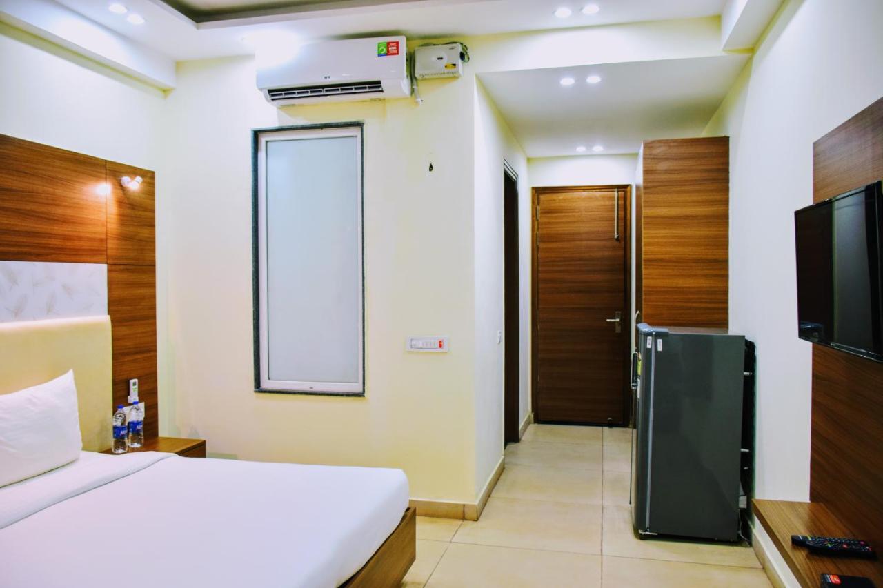 Hotel When In Gurgaon - Opposite To Artemis Hospital Dış mekan fotoğraf