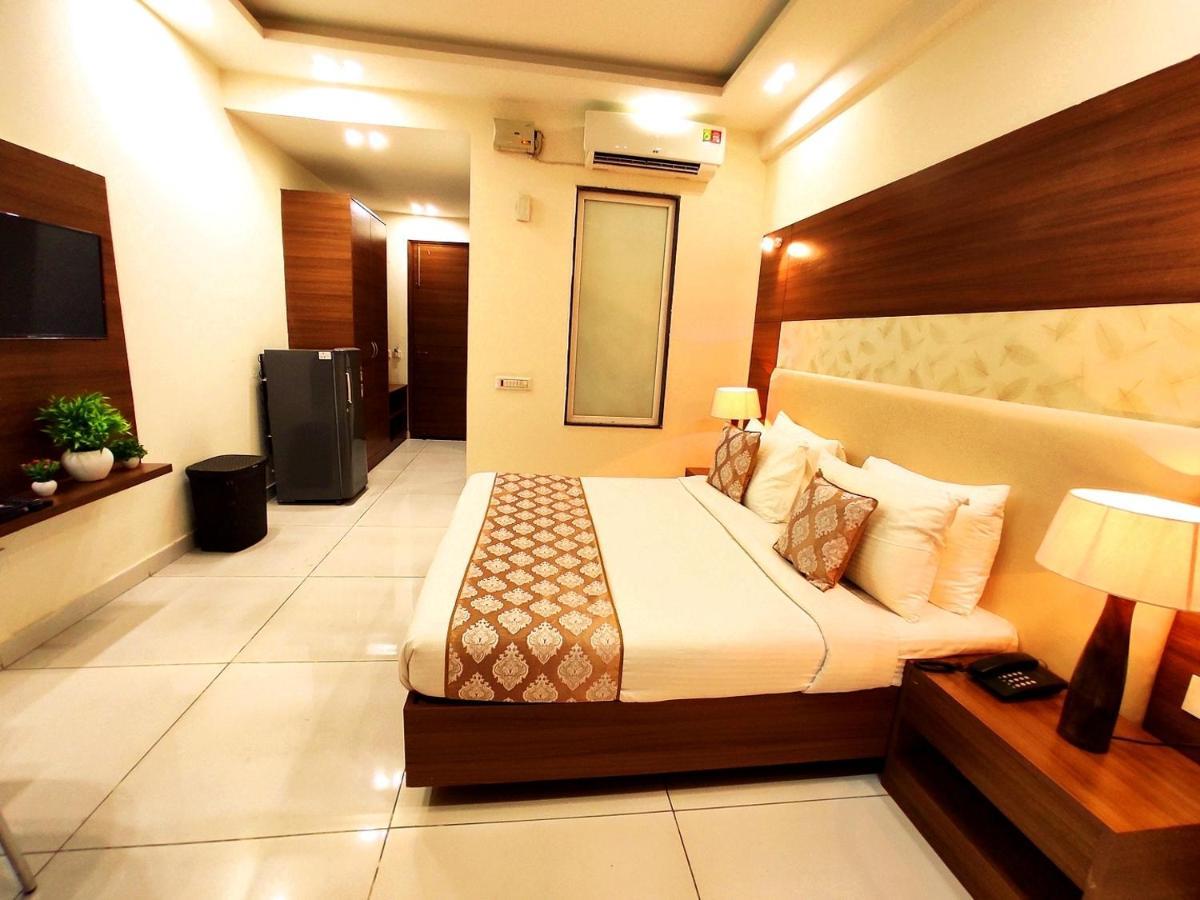 Hotel When In Gurgaon - Opposite To Artemis Hospital Dış mekan fotoğraf