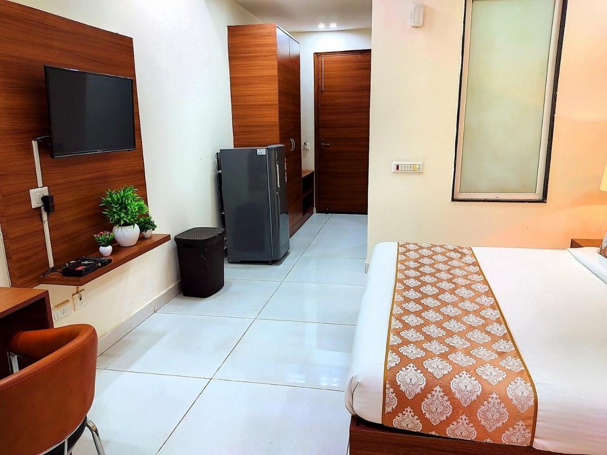 Hotel When In Gurgaon - Opposite To Artemis Hospital Dış mekan fotoğraf